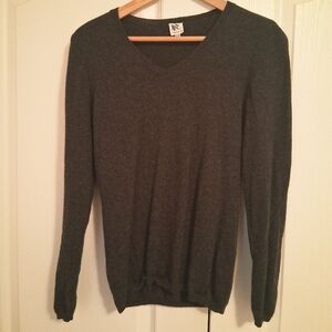100% Cashmere V-neck Sweater